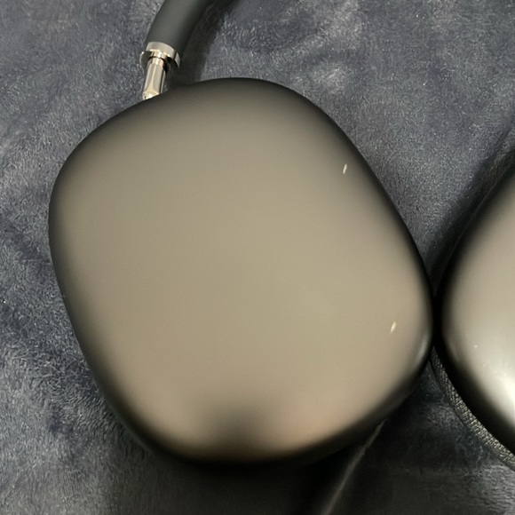 Apple AirPods Max in Space Grey - Picture 13 of 14